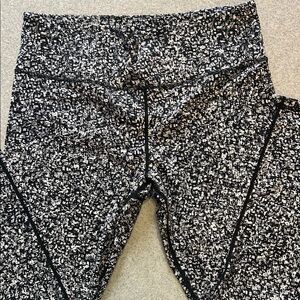 Zyia Luxe Size 12, 7/8 Length, Black and White Patterned Leggings